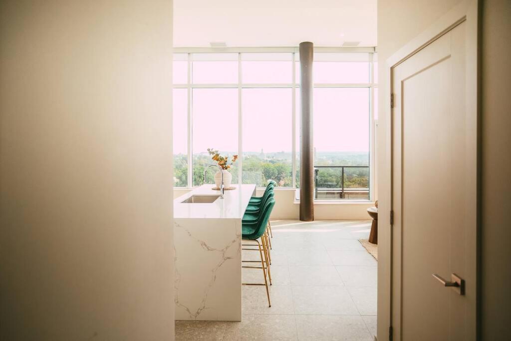 New - Luxury 2Br Penthouse Apt In Central Халифакс Екстериор снимка